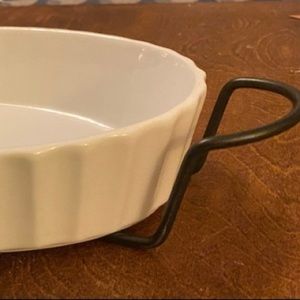 White Essentials Oval Dish with Iron Rack